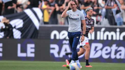 Foto: Ettore Chiereguini/AGIF – Treinador do São Paulo foi sincero ao falar da atmosfera de Itaquera
