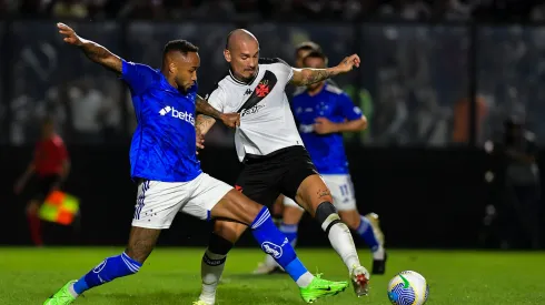 Maicon jogador do Vasco disputa lance com Rafa Silva jogador do Cruzeiro. Foto: Thiago Ribeiro/AGIF
