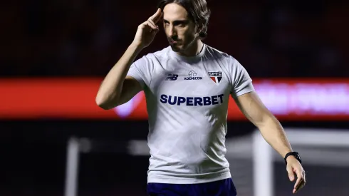 Luís Zubeldía terá de pensar para vencer o Cuiabá.