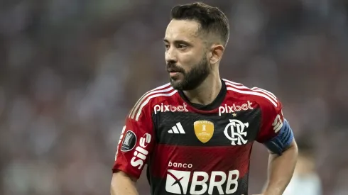 Everton Ribeiro ex-jogador do Flamengo durante partida contra o Racing no estadio Maracana pelo campeonato Libertadores 2023. Foto: Jorge Rodrigues/AGIF
