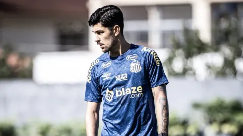 Foto: Raul Baretta / Santos FC - João Basso treina com o grupo principal no CT Rei Pelé