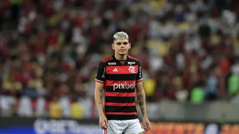 Foto: Thiago Ribeiro/AGIF – Ayrton Lucas não teve atuação aprovada