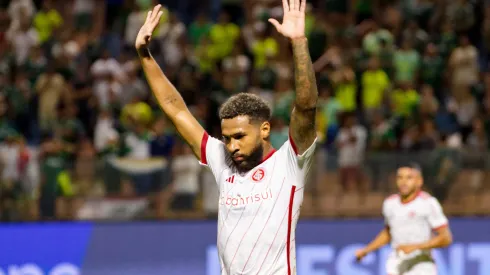 Wesley é um dos quatro pendurados que não receberam cartões.