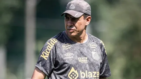 Foto: Raul Baretta/ Santos FC – Carille recebe respaldo de Marcelo Teixeira
