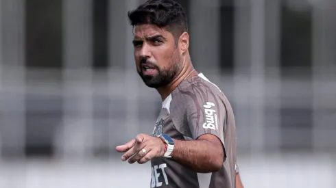 Segundo jornalista, António Oliveira está com os dias contados no Corinthians
