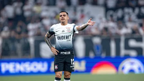 Lateral-direito não foi relacionado aos jogos mais recentes
