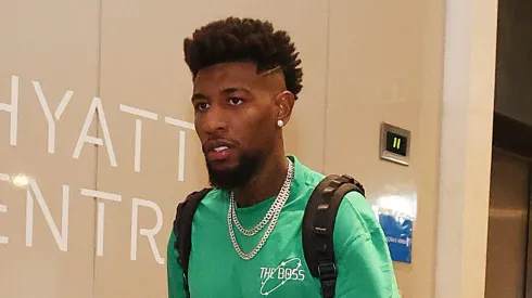 Emerson Royal, lateral-direito do Tottenham Hotspur, na chegada da Seleção Brasileira - Foto: Vitor Silva / CBF