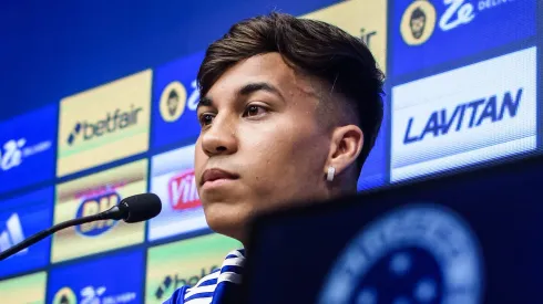 Kaior Jorge é apresentado ao Cruzeiro. Foto: Gustavo Aleixo/Cruzeiro
