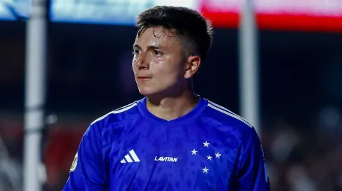 Álvaro Barreal, jogador do Cruzeiro, durante partida contra o São Paulo no estádio Morumbi pelo Brasileirão Série A 2024 – Foto: Marco Miatelo/AGIF
