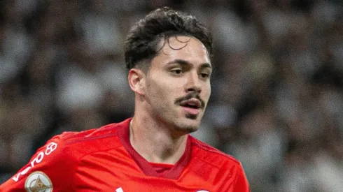 Jogador chega após se destacar pelo Internacional