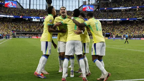 Jogadores do Brasil comemornando na Copa América. (Foto de Kevork Djansezian/Getty Images)
