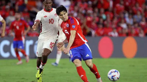 Jogadores de Canada e Chile na Copa América. (Foto de Leonardo Fernandez/Getty Images)