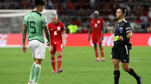 Árbitra Edina Alves atuando na Copa América 2024. (Foto de Leonardo Fernandez/Getty Images)