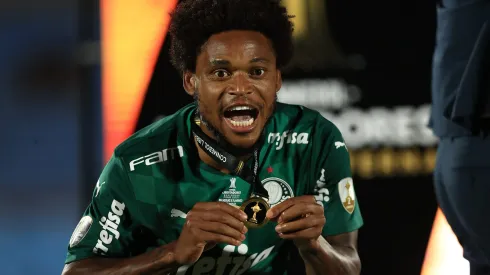 Luiz Adriano no Santos? Diretoria veta 
