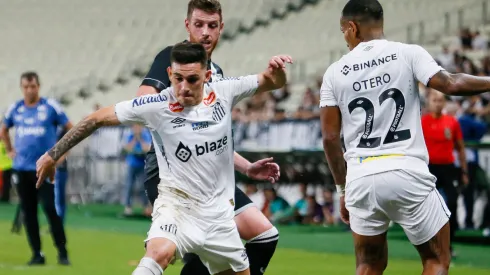 CE – FORTALEZA – 05/07/2024 – BRASILEIRO B 2024, CEARA X SANTOS – Escobar jogador do Santos durante partida contra o Ceara no estadio Arena Castelao pelo campeonato Brasileiro B 2024. Foto: Baggio Rodrigues/AGIF
