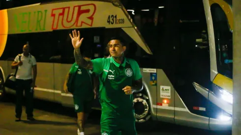 CE – FORTALEZA – 26/06/2024 – BRASILEIRO A 2024, FORTALEZA X PALMEIRAS – Dudu jogador do Palmeiras durante chegada da equipe para partida contra o Fortaleza no estadio Arena Castelao pelo campeonato Brasileiro A 2024. Foto: Baggio Rodrigues/AGIF
