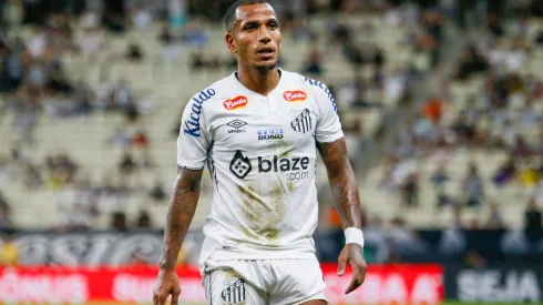 Otero jogador do Santos durante partida contra o Ceara. Foto: Baggio Rodrigues/AGIF