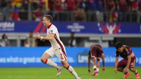 Alistair Johnston do Canada comemorando na Copa América. (Photo by Sam Hodde/Getty Images)
