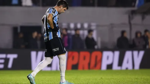 Jogador do Grêmio em partida do Brasileirão. (Foto de Pedro H. Tesch/Getty Images)
