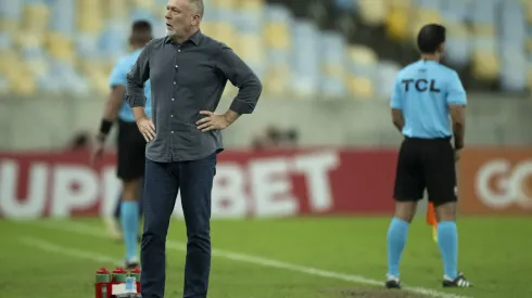 Mano Menezes lamenta falta de tempo para trabalho. 
