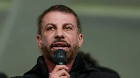 RJ - RIO DE JANEIRO - 03/07/2024 - BRASILEIRO A 2024, VASCO X FORTALEZA - Pedrinho presidente do Vasco e Eduardo Paes prefeito do Rio de Janeiro durante solenidade de sancao da lei do potencial construtivo da reforma do estadio de Sao Januario, no estadio Sao Januario, nesta quarta feira (03).