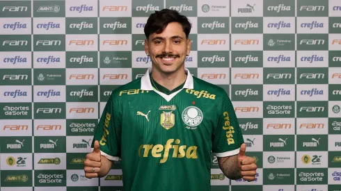 Maurício é apresentado como novo reforço do Palmeiras
