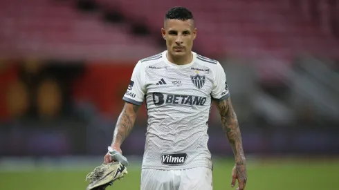 Lateral retorna e deve se juntar em breve no CT do Galo