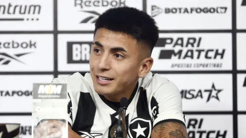 Thiago Almada foi apresentado a imprensa como novo reforço do Botafogo. Foto: Twitter/Botafogo