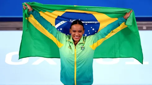 Rebeca Andrade medalha de ouro em Tóquio, ginasta chega forte para os Jogos Olímpicos de Paris (Foto: Maja Hitij/Getty Images)
