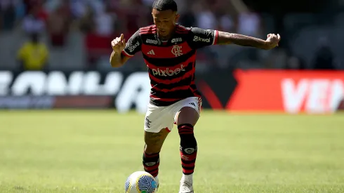 Wesley tem contrato no Flamengo até 2025
