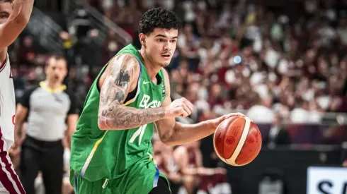 Gui Santos durante o Pré-Olímpico de Riga, na Letônia. Foto: FIBA