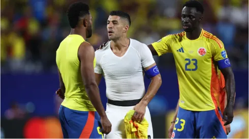 Foto: Jared C. Tilton/Getty Images – Luís Suárez e jogadores da Colômbia
