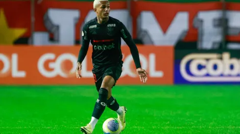 Foto: Luiz Erbes/AGIF - Wesley é alvo no mercado