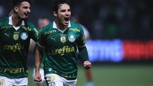 Raphael Veiga jogador do Palmeiras comemora seu gol durante partida contra o Atletico-GO. Foto: Ettore Chiereguini/AGIF

