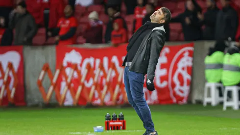 Demissão de Eduardo Coudet causou mudança pelo 4º ano seguido com Barcellos.