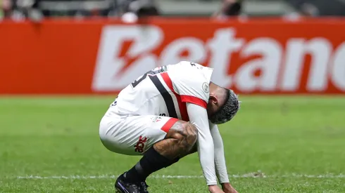 Franco jogador do São Paulo lamenta expulsão durante partida contra o Atletico-MG. Foto: Gilson Lobo/AGIF
