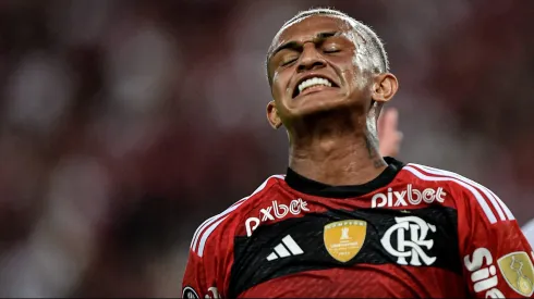 Lance envolveu Wesley, do Flamengo.
