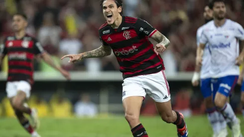Pedro jogador do Flamengo comemora seu gol durante partida contra o Fortaleza. Foto: Jorge Rodrigues/AGIF