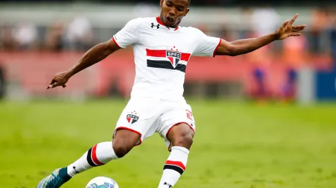 Thiago Mendes negocia com São Paulo