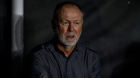 Mano Menezes terá de reverter situação no Fluminense.