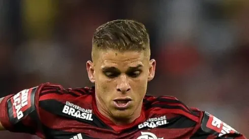 Cuellar, ex-Flamengo, não deve chegar no Timão.
