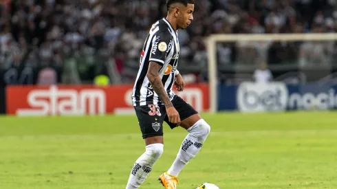 Savinho gera arrependimento ao Atlético-MG por venda precoce.