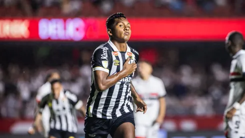 Alfredo Morelos deixa o Santos