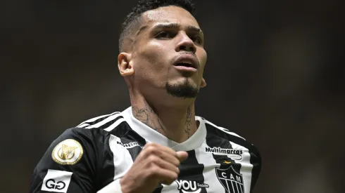 Paulinho em ação pelo Galo. Foto: Pedro Vilela/Getty Images
