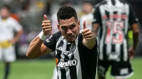 Foto: Fernando Moreno/AGIF – Paulinho se manifestou após polêmica com torcedores do Atlético-MG
