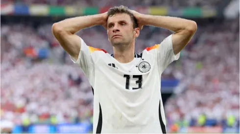 Foto: Alexander Hassenstein/Getty Images – Thomas Müller decepcionado.
