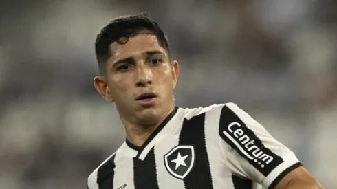 RJ – RIO DE JANEIRO – 02/05/2024 – COPA DO BRASIL 2024, BOTAFOGO X VITORIA – Savarino jogador do Botafogo durante partida contra o Vitoria no estadio Engenhao pelo campeonato Copa Do Brasil 2024.