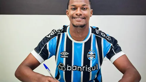 Jardiel assina até 2027 no Grêmio – Foto: Divulgação/grêmio 
