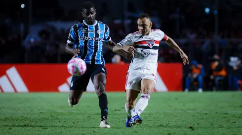 São Paulo e Grêmio duelam pelo Campeonato Brasileiro com histórico empatado na competição. Foto: Fabio Giannelli/AGIF