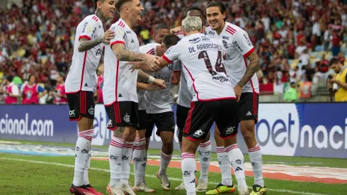 Jogadores do Flamengo comemorando gol contra o Vasco. Foto: Thiago Vasconcelos Dos Santos/AGIF